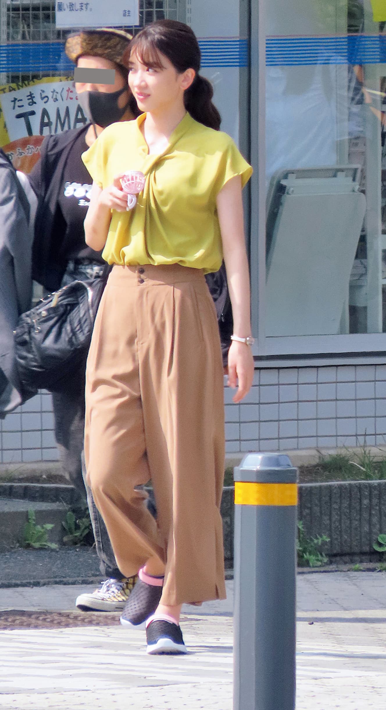 こちらは昨年10月30日・11月6日に掲載された、映画撮影中の写真。やっぱり気合十分だ!