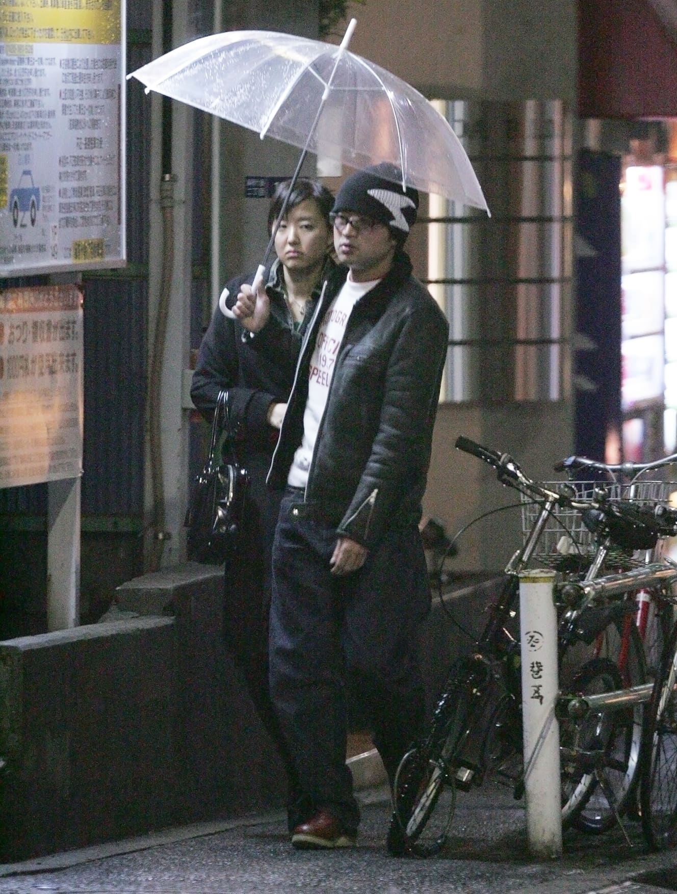 06年3月、当時交際中だったフジテレビの中村仁美アナと『さまぁ~ず』の大竹一樹。11年3月に結婚を発表