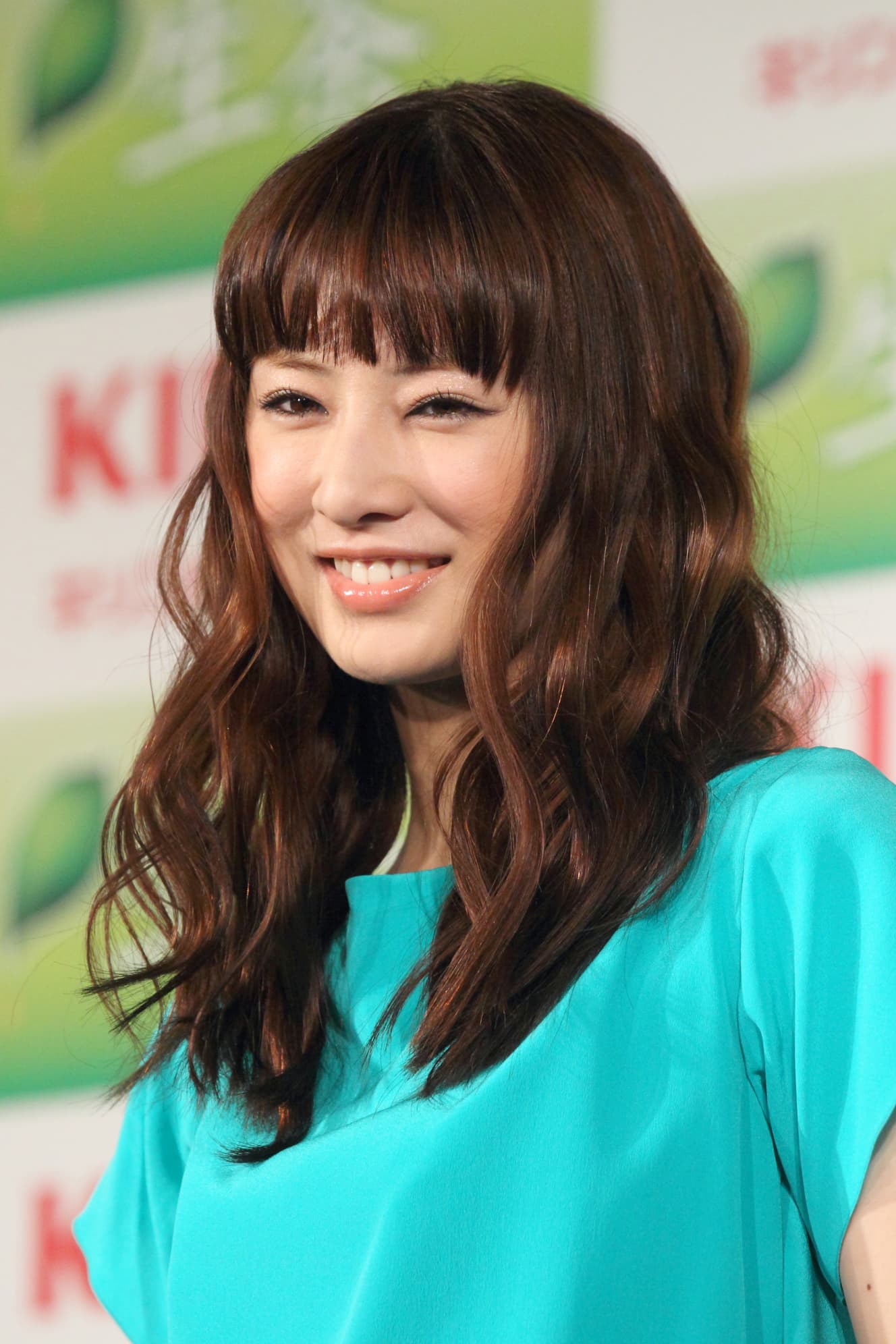 2012年3月、「生茶」のCMキャラクターに起用された北川景子。笑顔で意気込みを語った 写真:Motoo Naka/アフロ