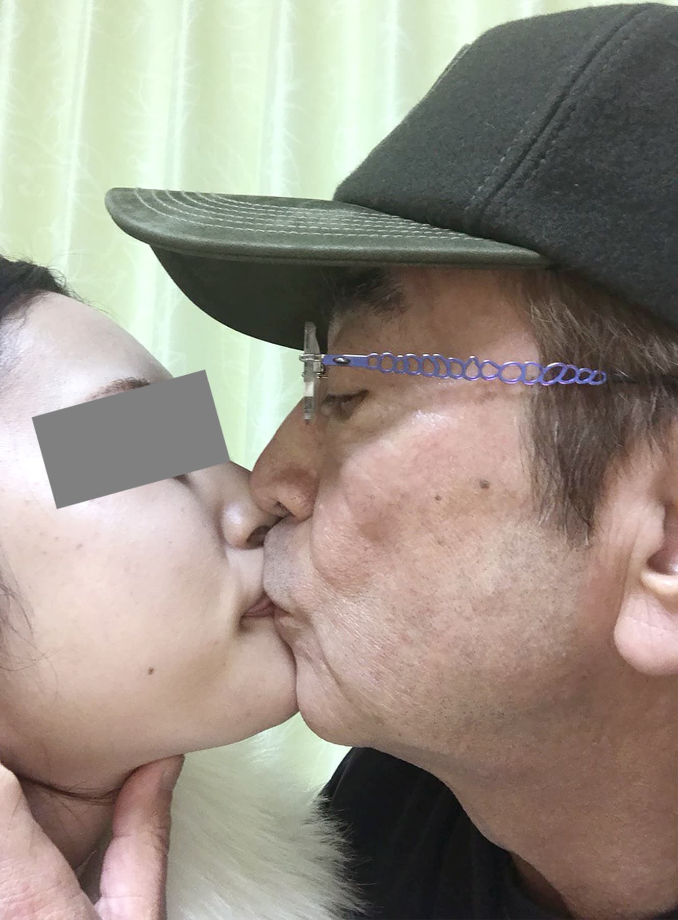 早紀さんは、志村さんとのキスショットも見せてくれた