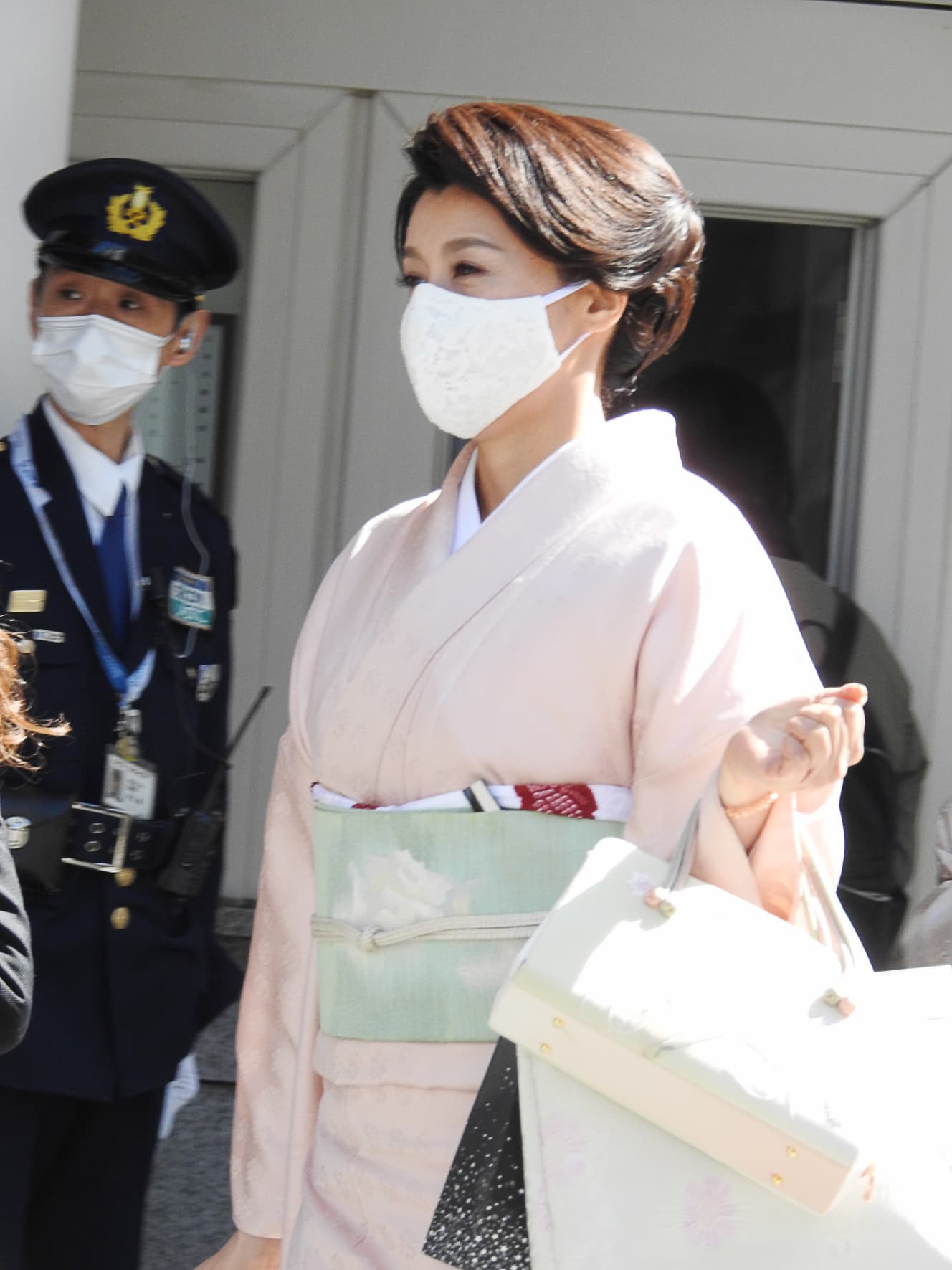 本誌未掲載カット 藤原紀香が魅せた!色っぽ着物姿 夫・片岡愛之助の関係者に挨拶