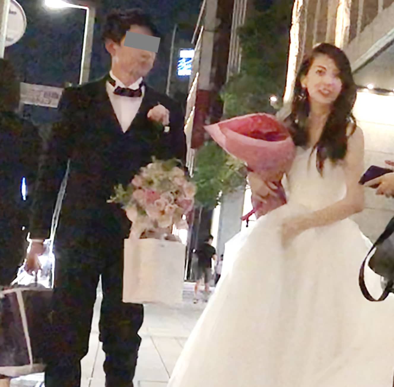 和久田麻由子アナ(NHK)&箱根駅伝元スター 箱根駅伝の元選手と結婚した和久田麻由子アナ。背中が大きく開いた純白のウェディングドレスが眩しい。