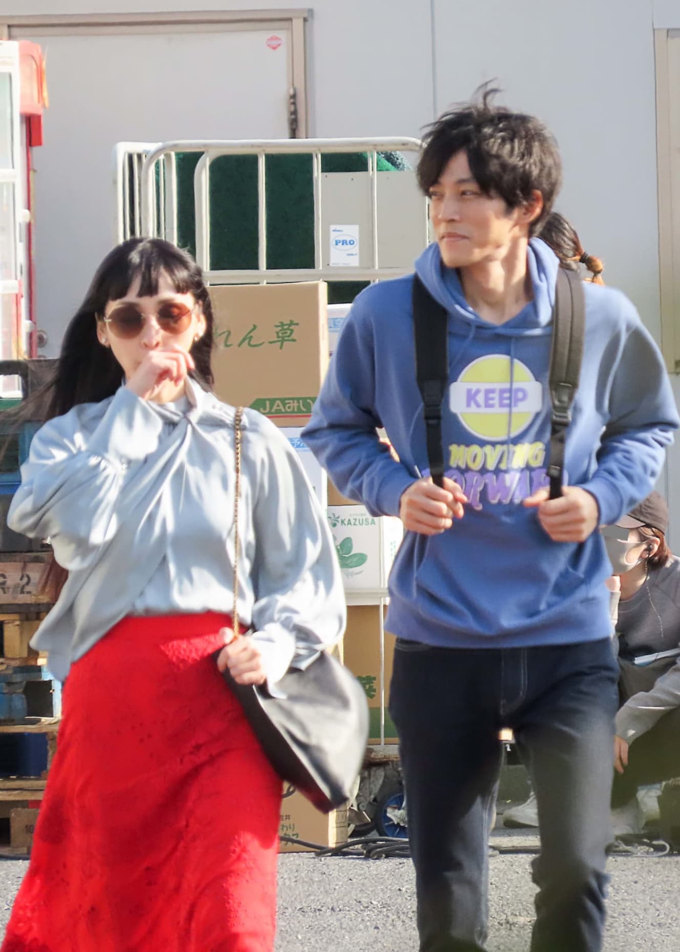 松坂扮する冴えない独身男と、売れっ子漫画家の麻生(左)の〝異色の恋〟を描く『あのときキスしておけば』