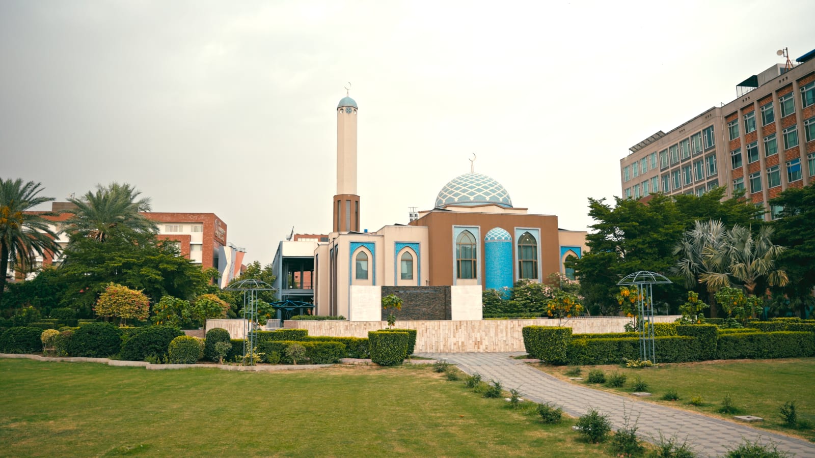 Jamia Masjid – University of Lahore view 2