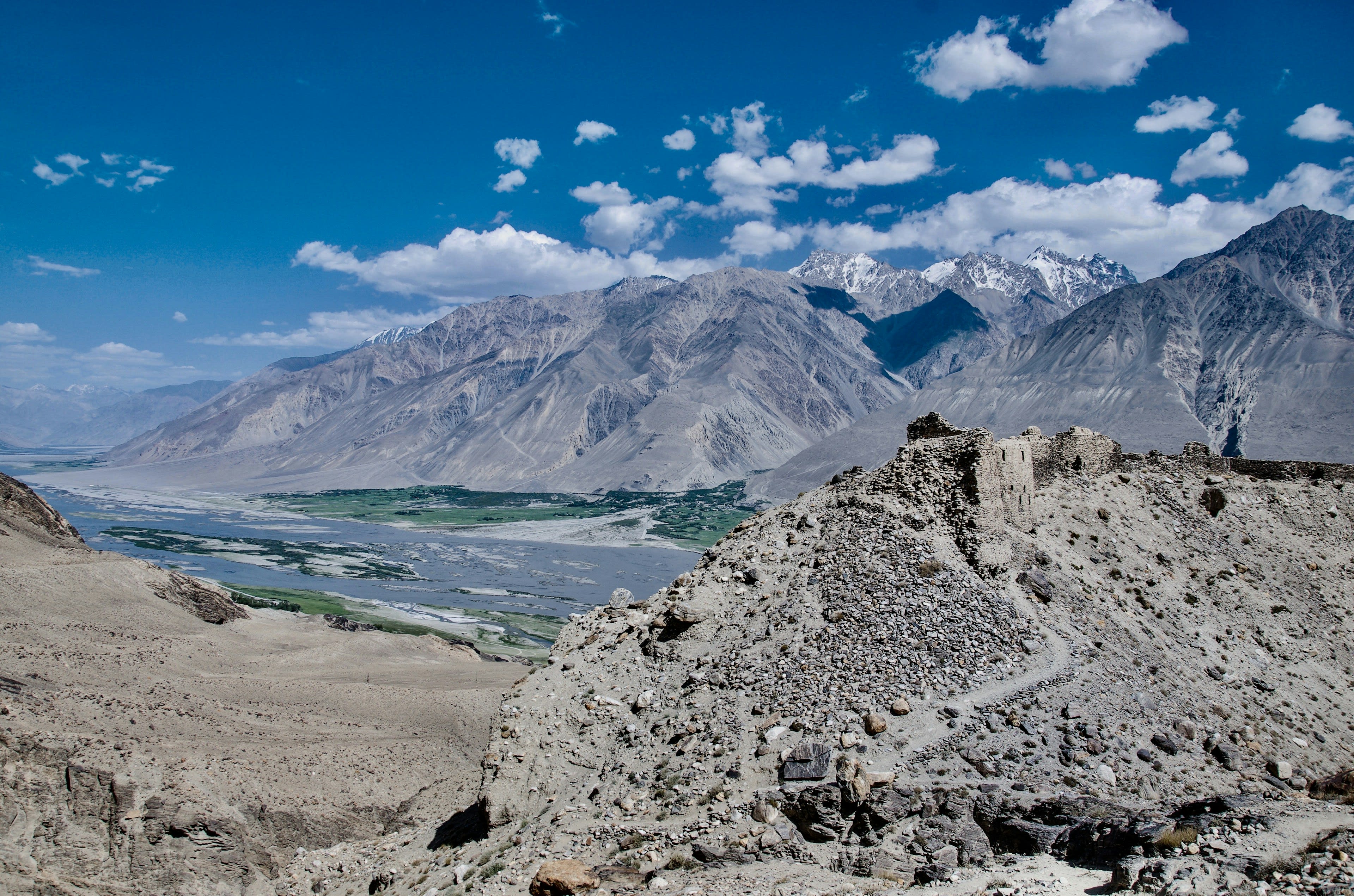 A dry mountain valley with a river braiding through it