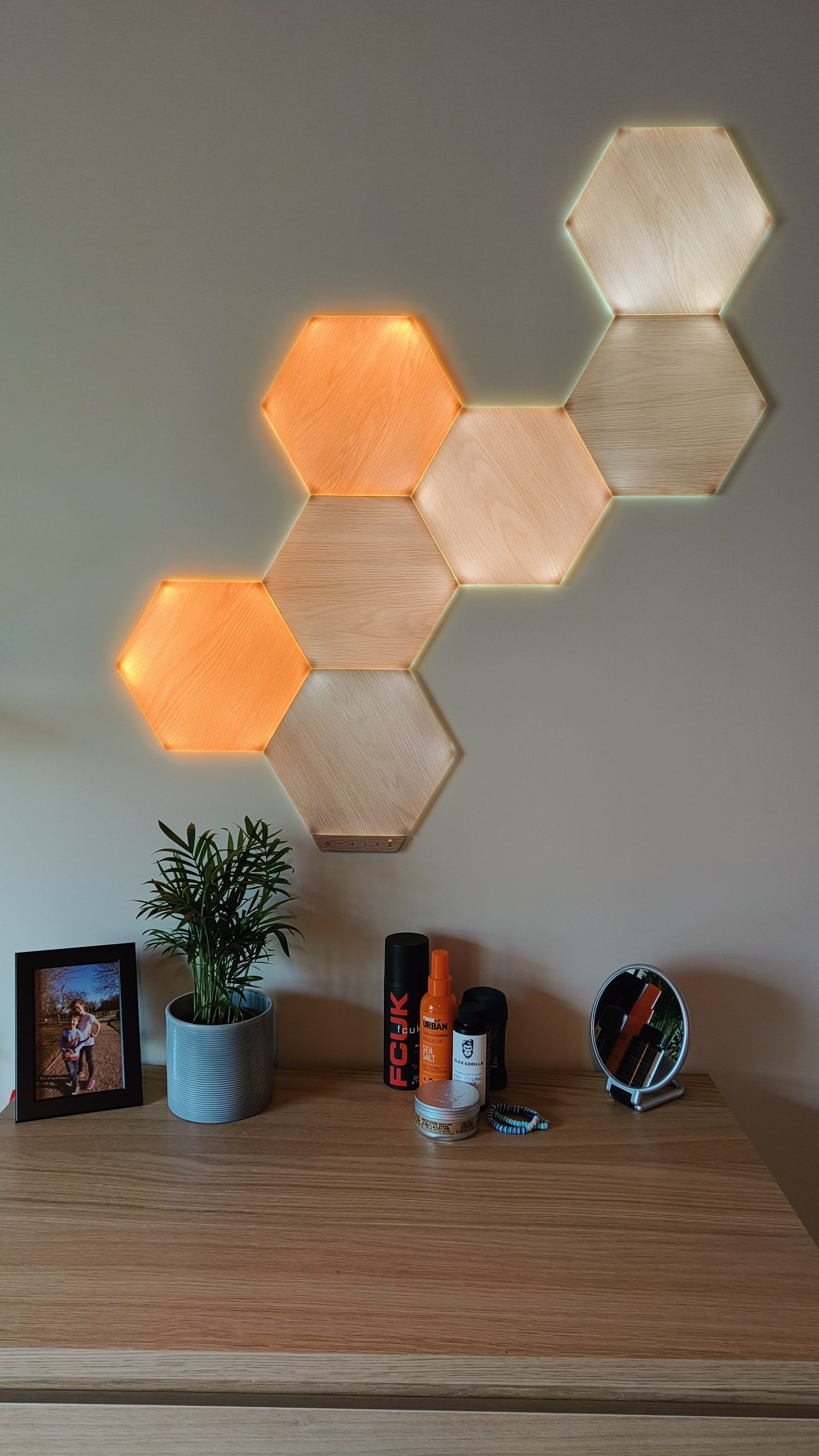 Nanoleaf light teen room