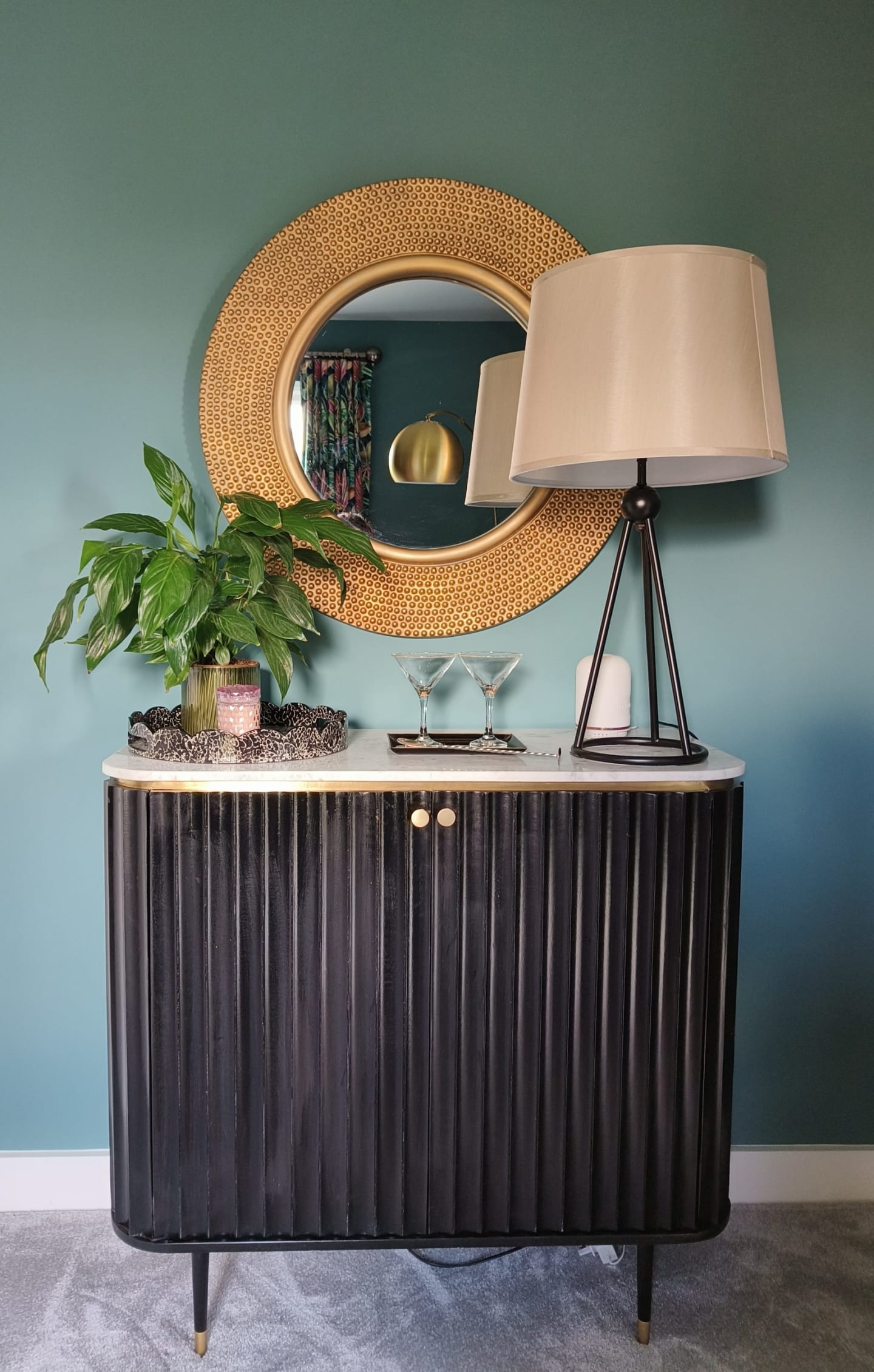 Drink cabinet with mirror