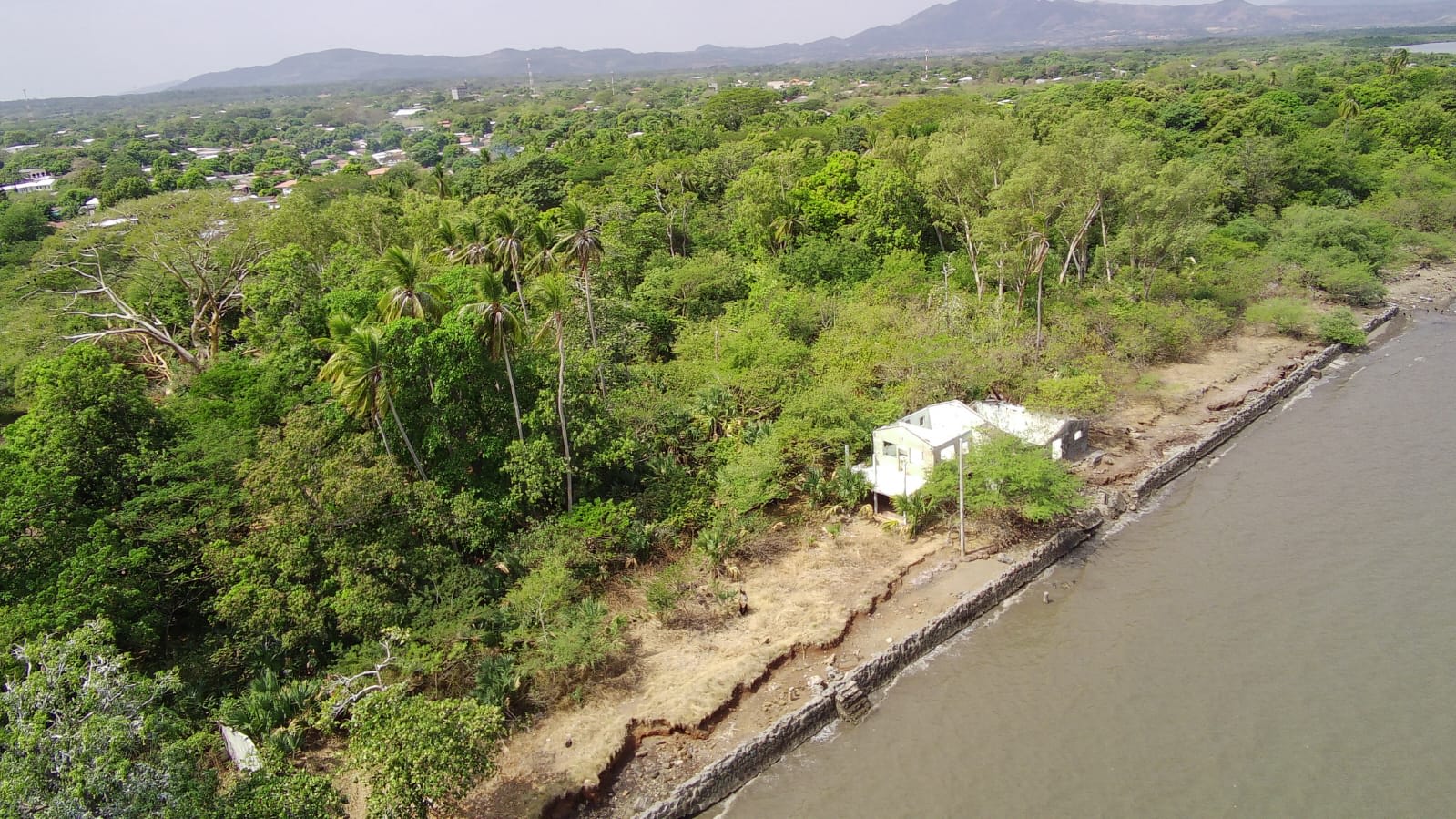 Terreno en venta frente a la bahía de La Unión, El Salvador