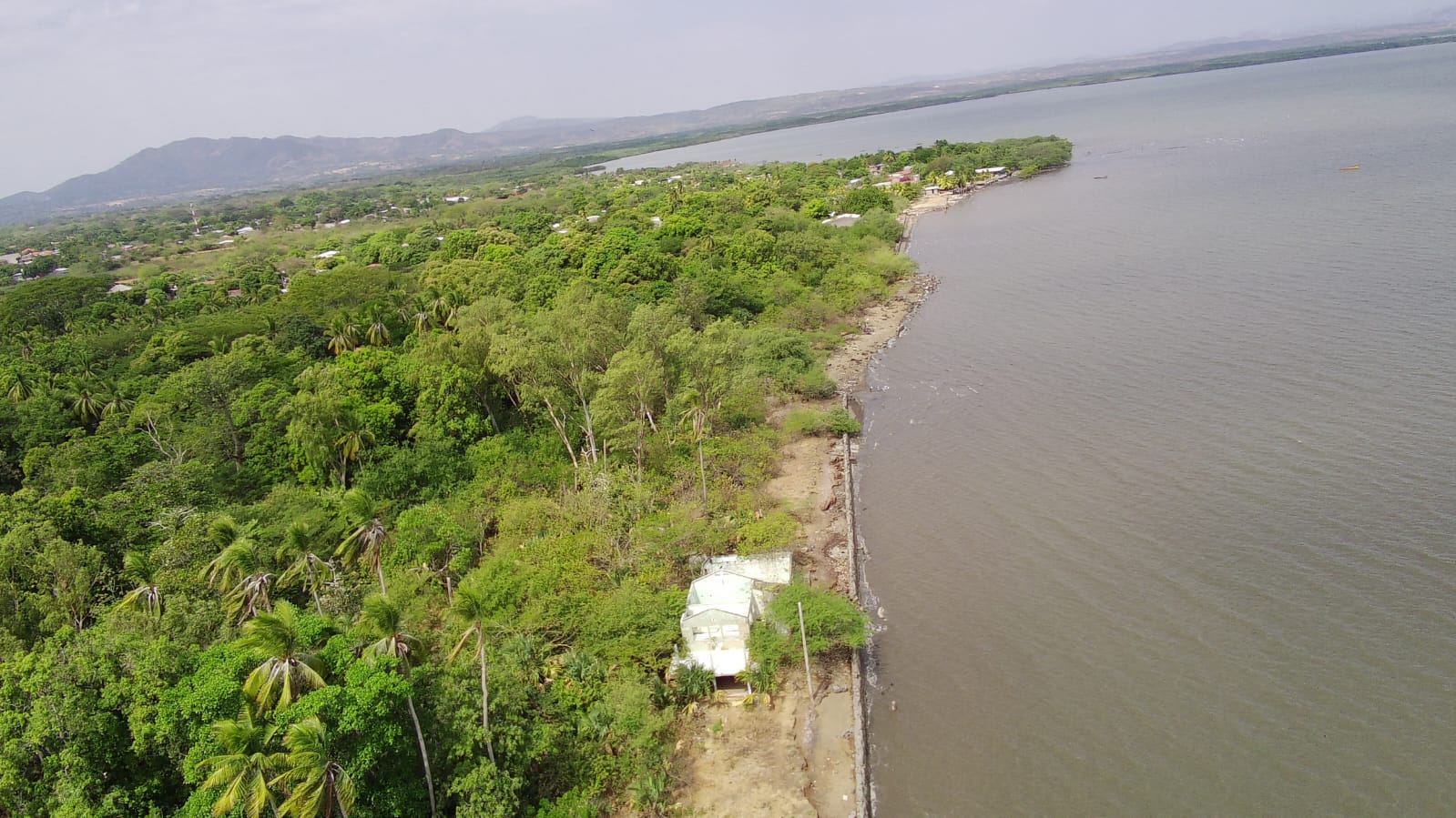 Terreno en venta frente a la bahía de La Unión, El Salvador