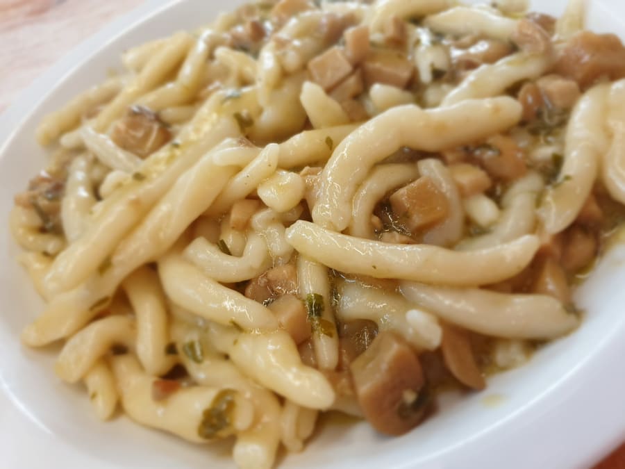 Agriturismo Guardastelle Bologna - STROZZAPRETI CON FUNGHI