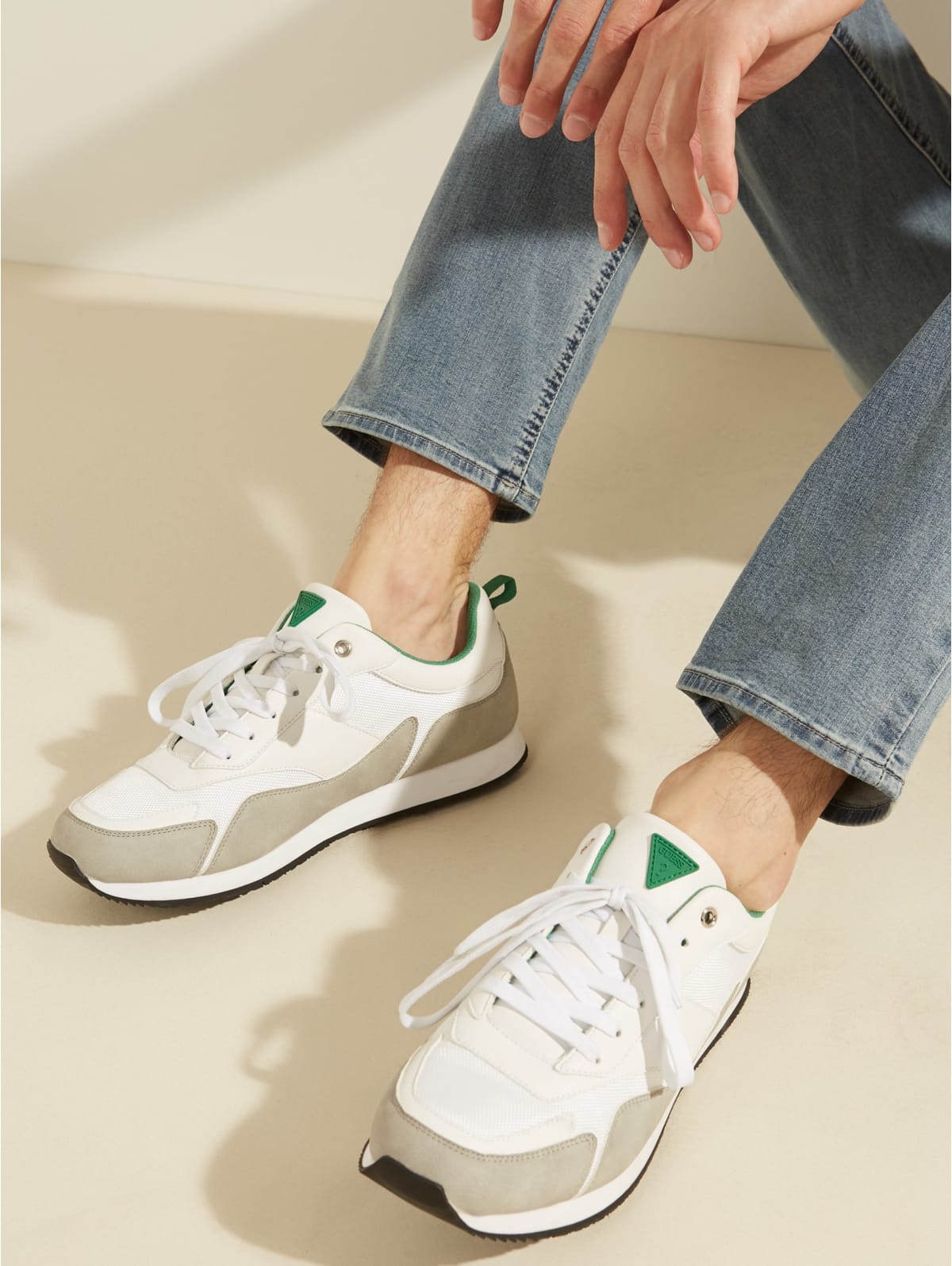 Note Dad Sneakers | GUESS