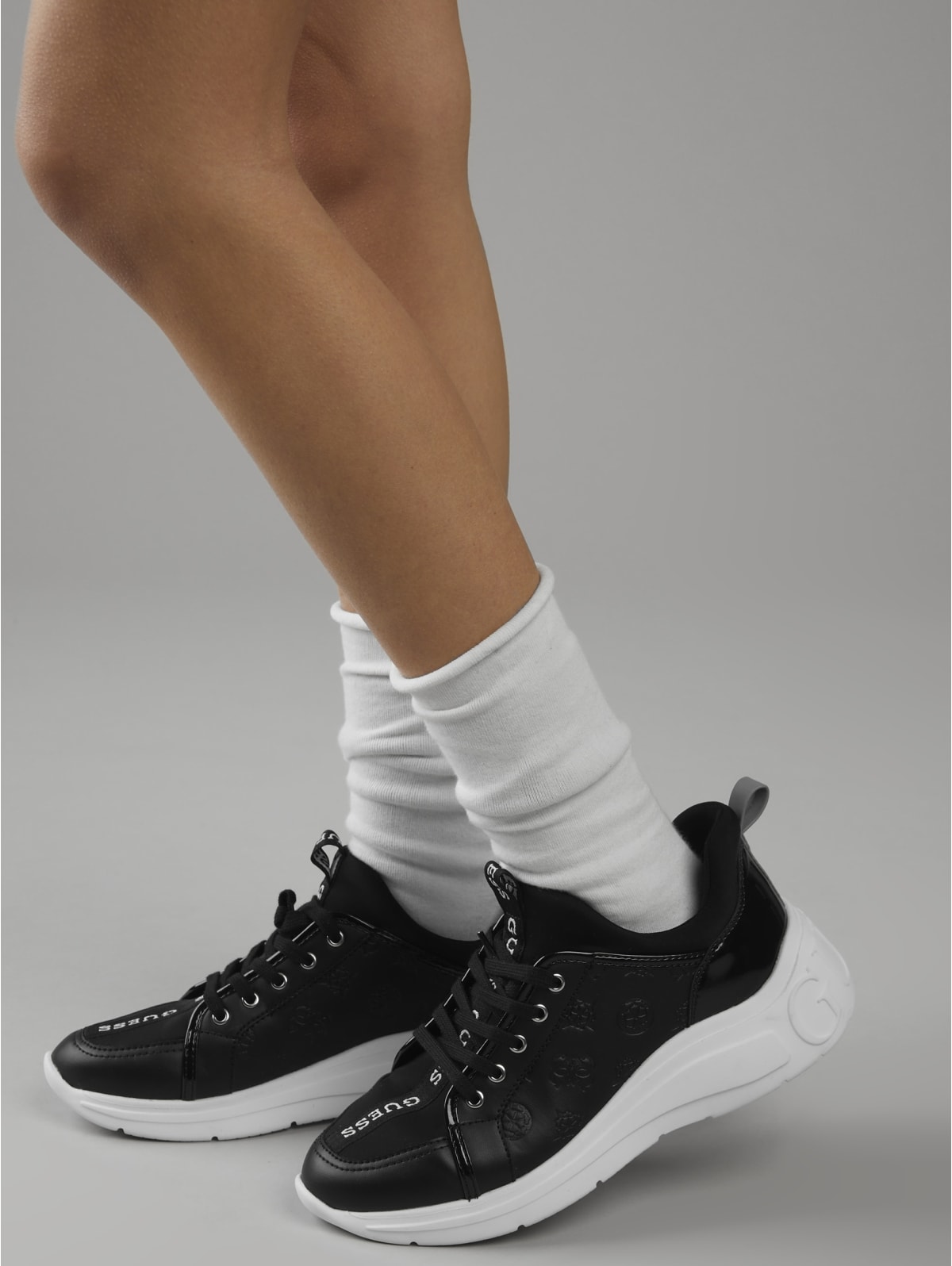 guess sneakers logo