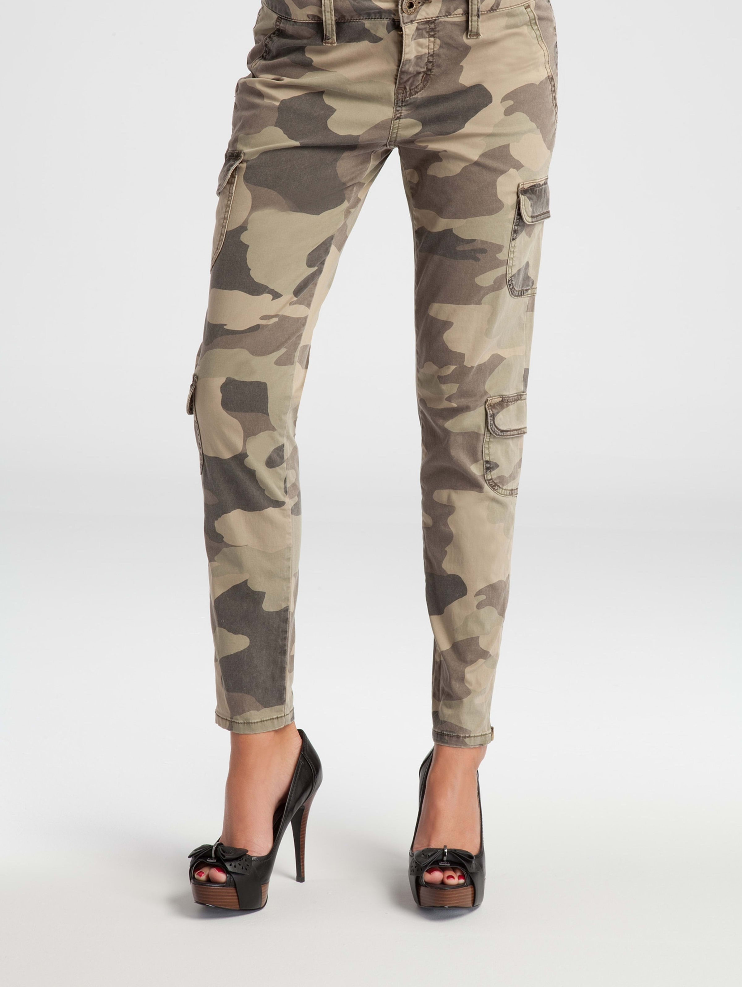 guess camouflage pants