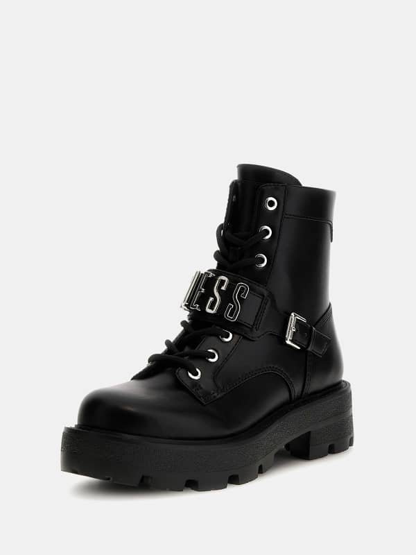 Schnürboot Yanzy Logoschriftzug