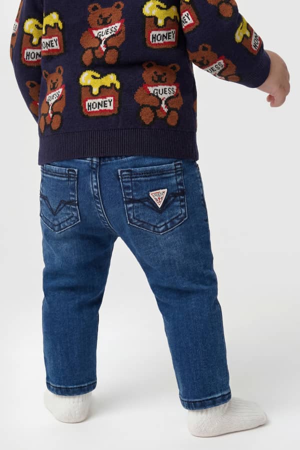  Guess Kids Jeans Mit Bärenlogo Bedruckt 