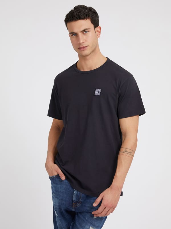 

Футболка С Небольшой Нашивкой