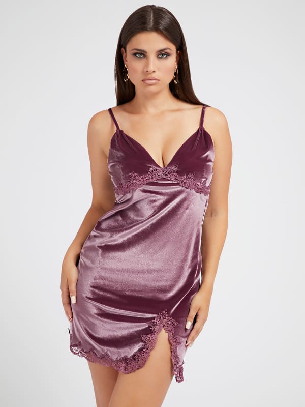 

Бархатная Ночная Рубашка