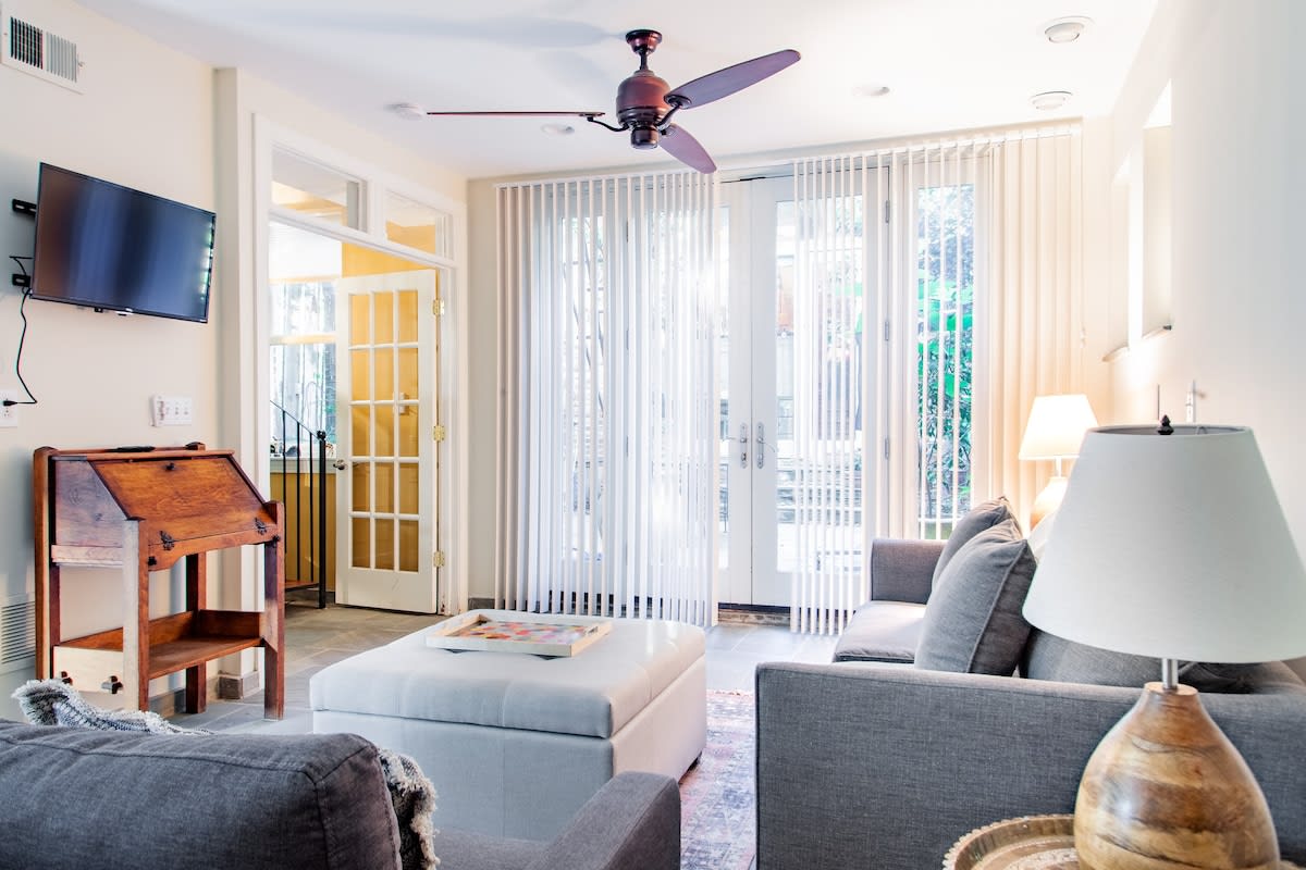 ✧ H St Sanctuary ✧ Capitol Hill Carriage House ✧