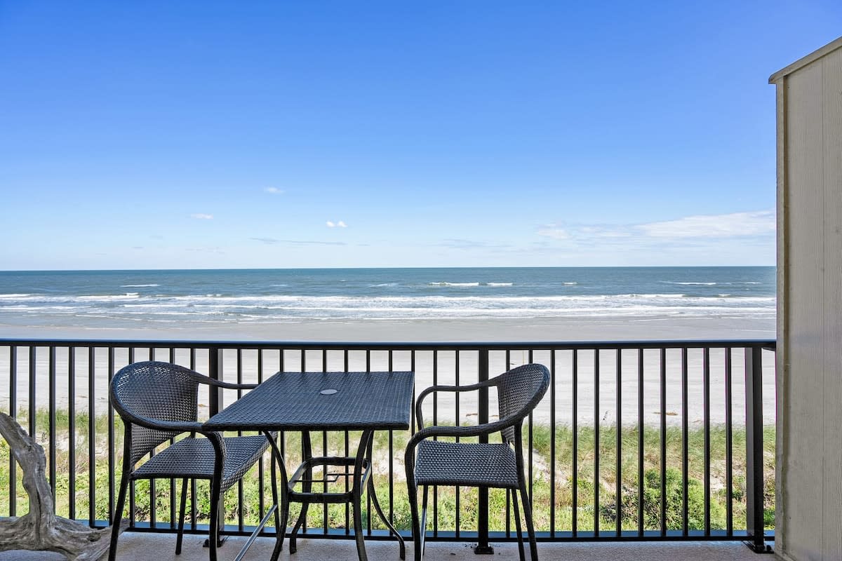 Oceanfront, Patio, Pool, Tennis, BBQ, Free Parking