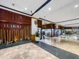 Ilikai lobby with convenient stores, cafe and dinner, ice cream shop, hair salon