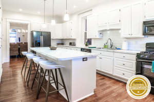 7BR Luxury Living 1st Floor Primary ABODEbucks — St. Louis, MO — vacation rental