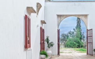 Puglia masseria with pool