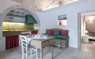 5 bedroom luxury Puglia trullo with pool