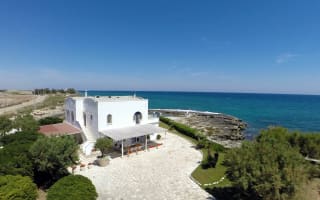 5 bed seaside villa with direct access to sea and beach