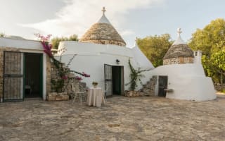 Charming 2 bed Puglia trullo with pool