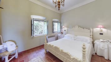 8 bedroom Lucca villa