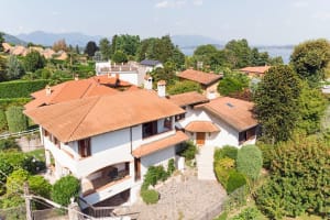 Large Lake Maggiore villa with beach access. Short walk to village centre.