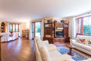 Large Lake Maggiore villa with beach access. Short walk to village centre.