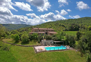 9 bedroom Tuscany villa