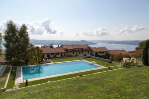 Lesa apartment with pool and lake views