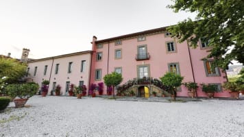 Large villa in Tuscany