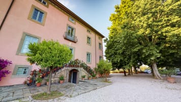 Large villa in Tuscany