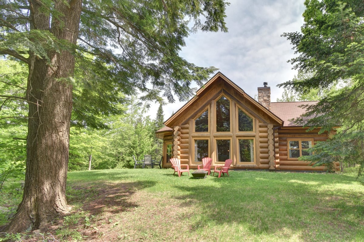 Lake access and private indoor hot tub CITQ# 234706