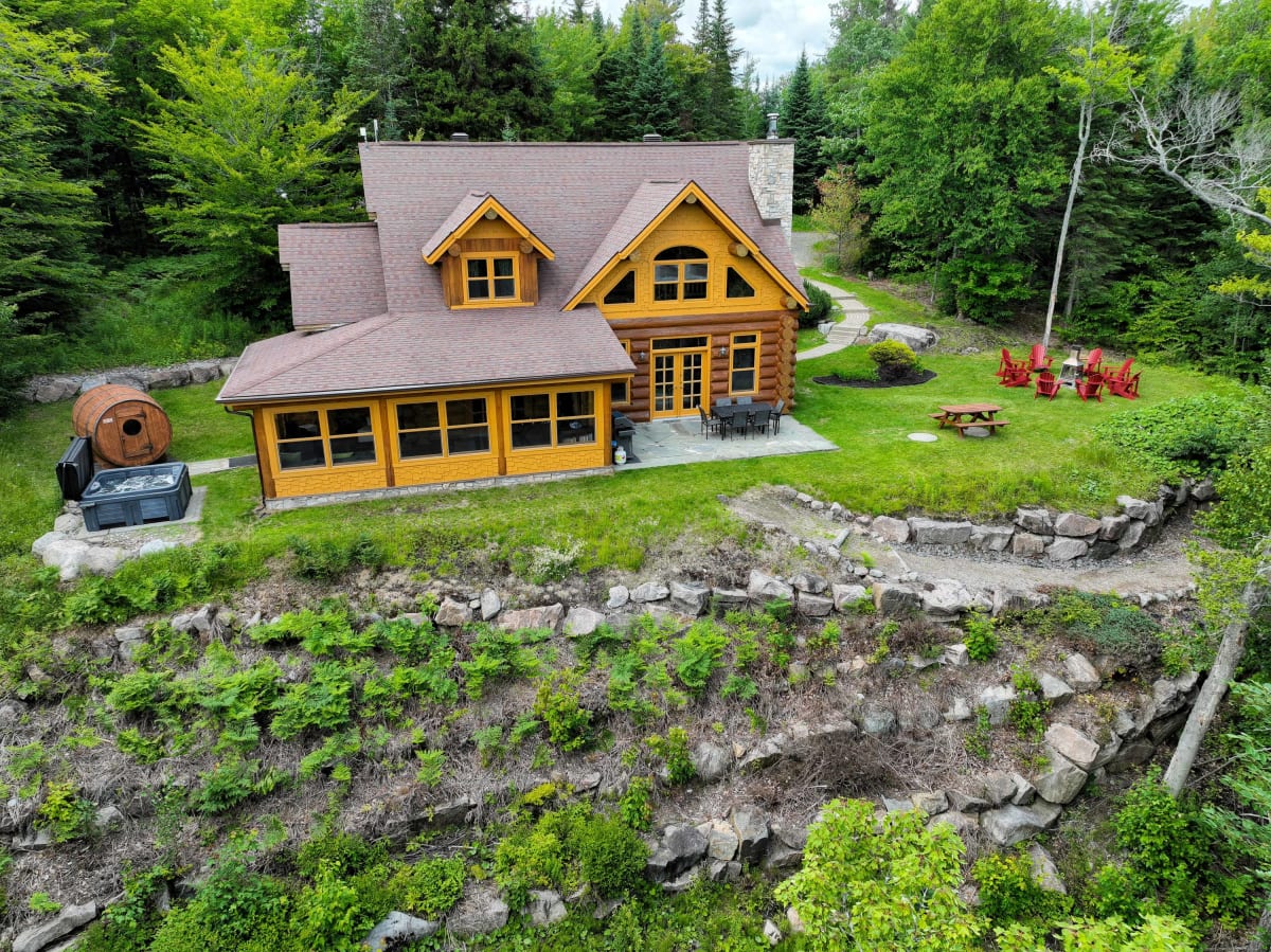 Lakefront log house ❤️ and hot tub CITQ# 234765