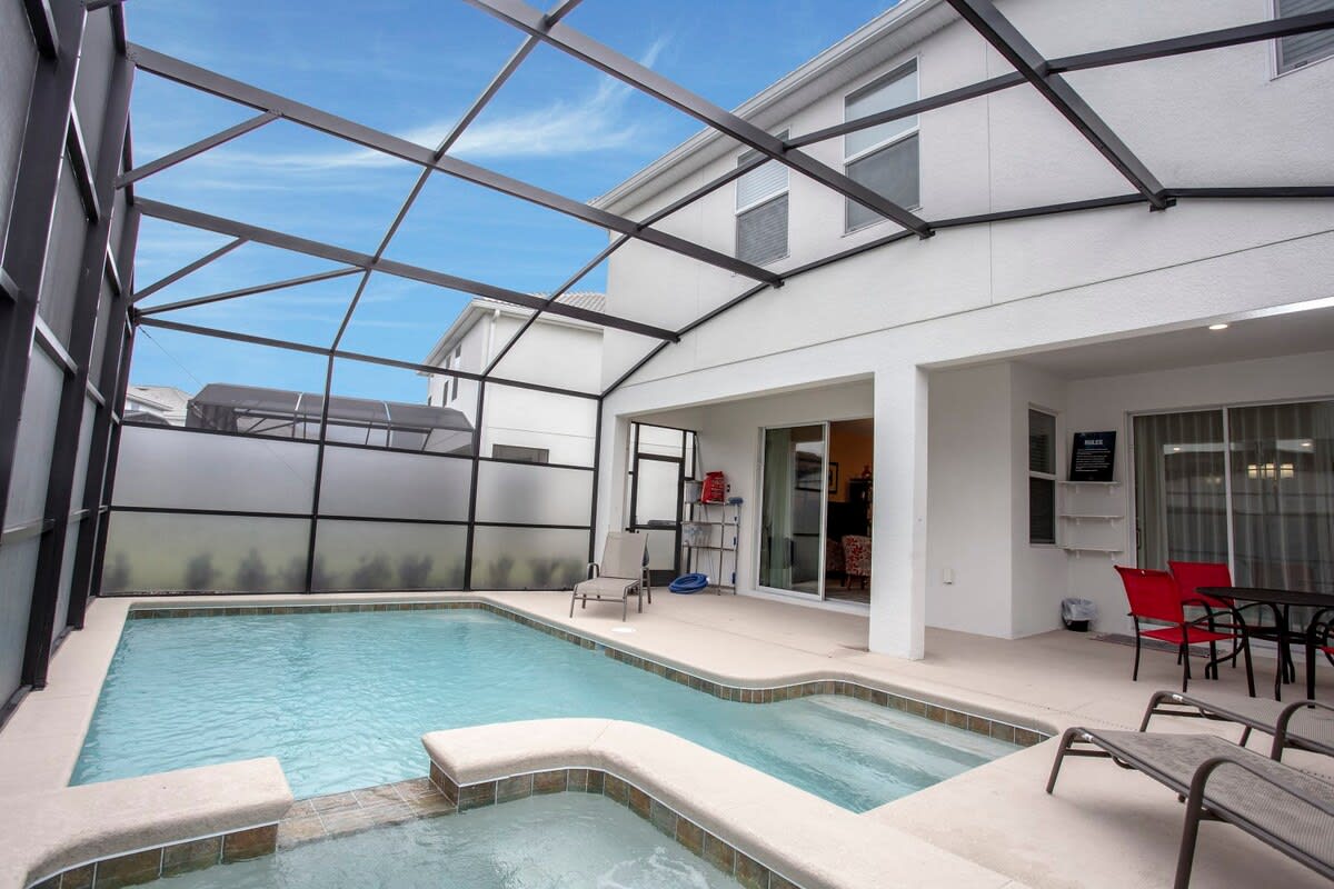 Casa de 6 dormitorios en Storey Lake – foto 1