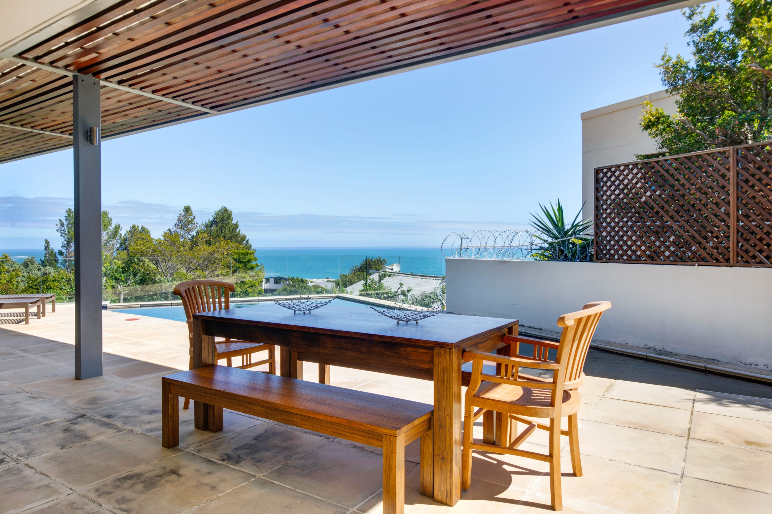 Lovely Camps Bay Holiday Villa w Private Pool Sekoma