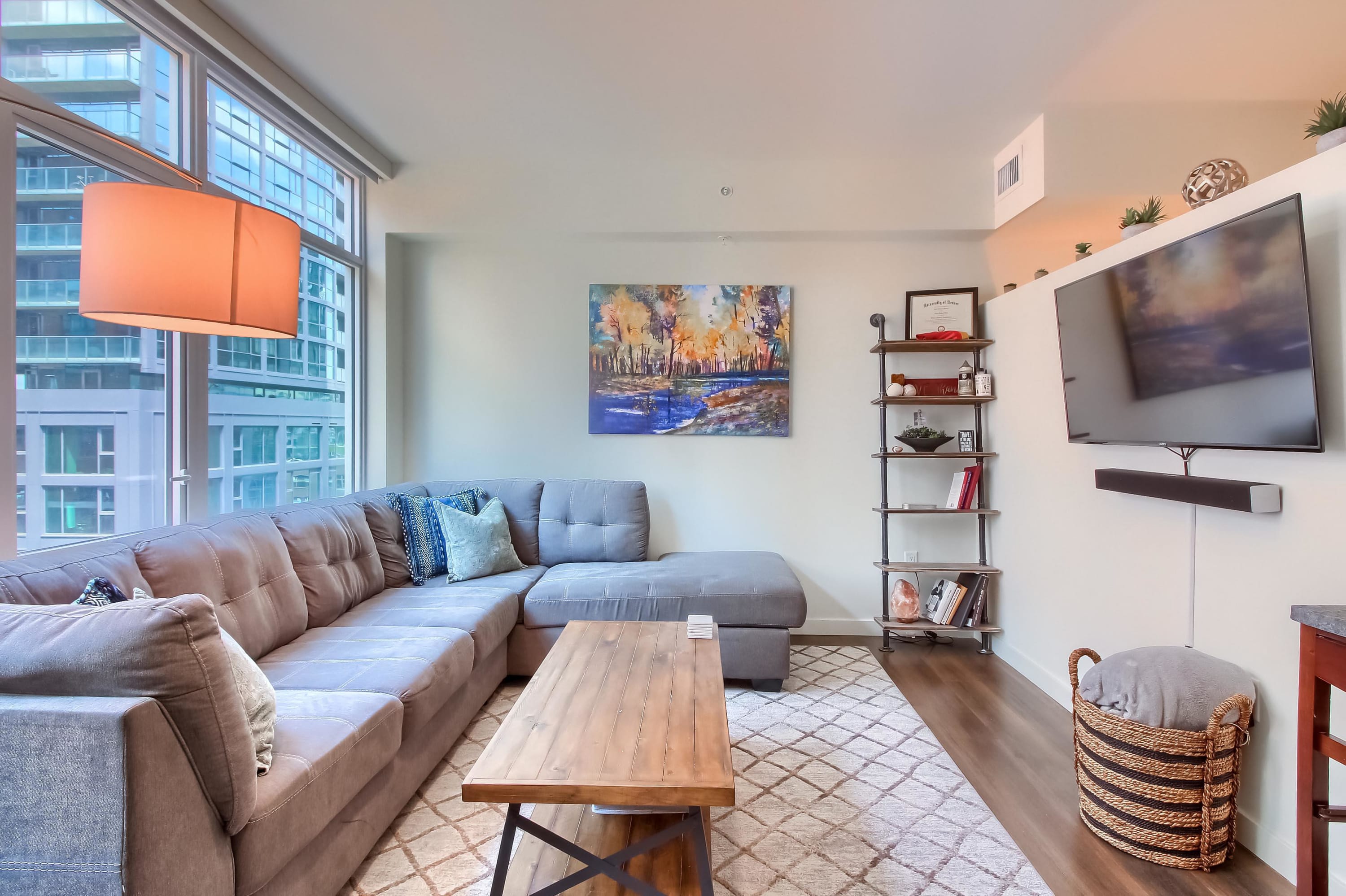 Urban 1BR w/ Workspace in LoDo