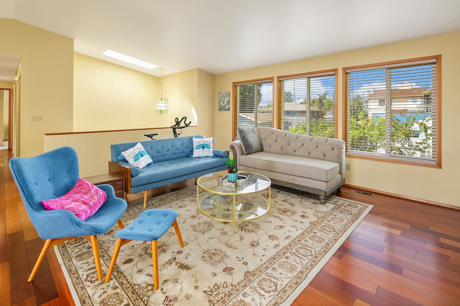 Colorful Family House w/ Big ☀ Deck | 3 mins to I5