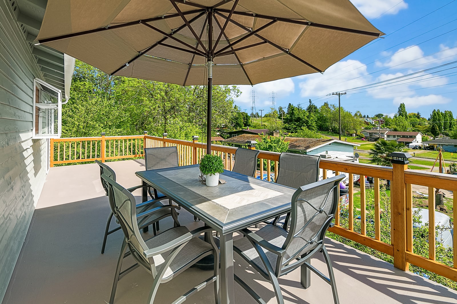 Colorful Family House w/ Big ☀ Deck | 3 mins to I5