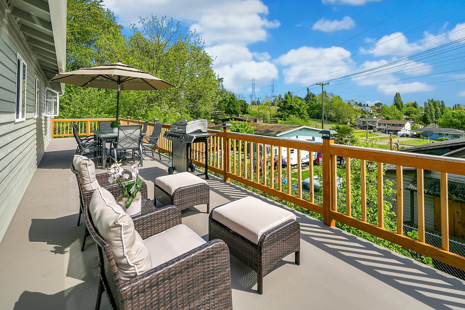 Colorful Family House w/ Big ☀ Deck | 3 mins to I5