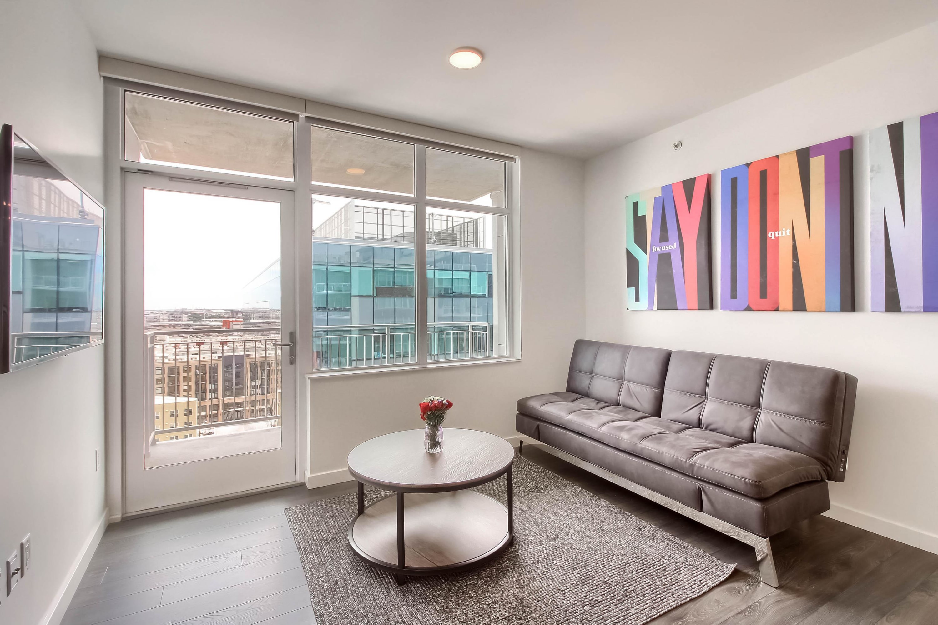 Upscale 1BR Apt w/ Balcony in Downtown Denver