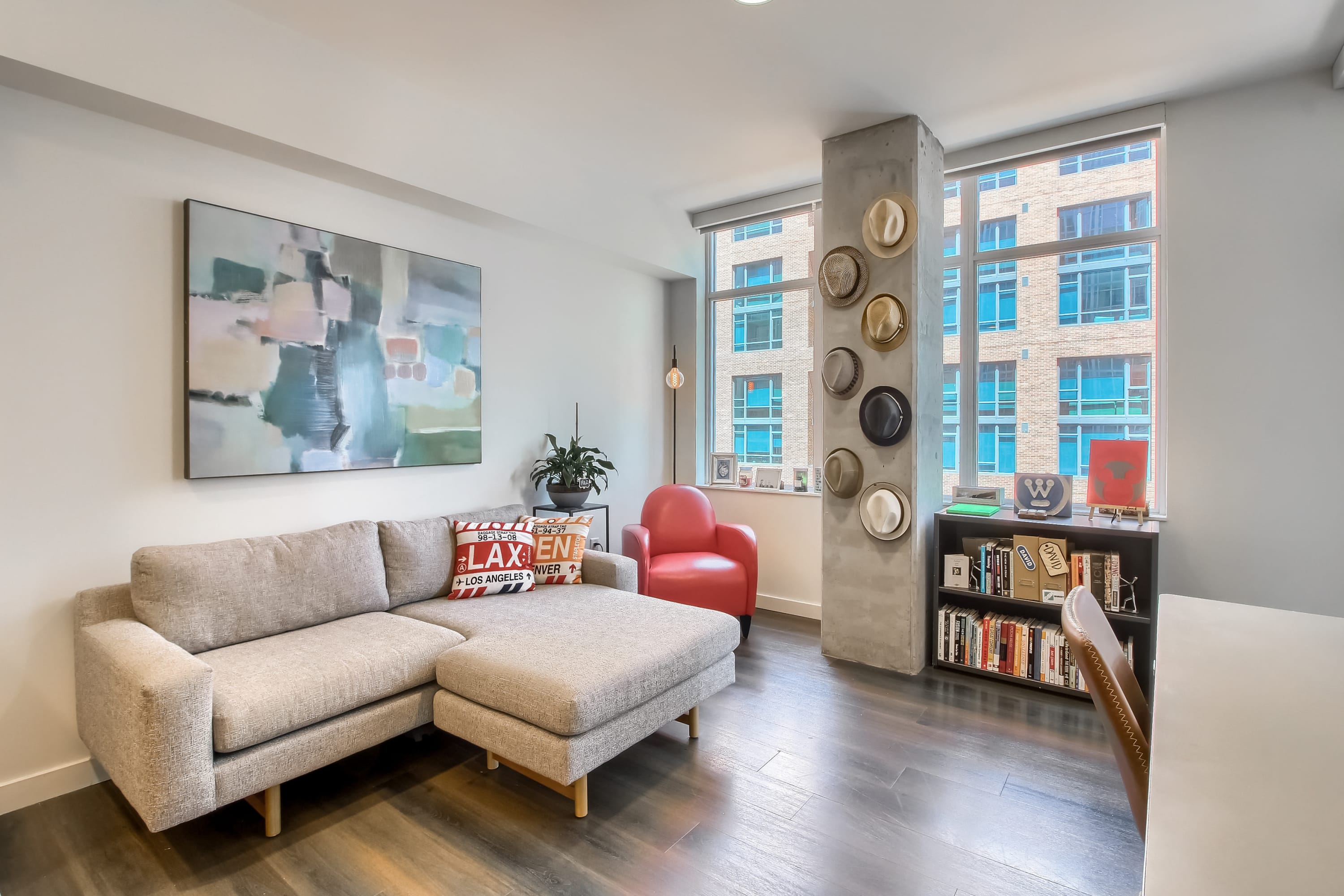 Artistic & Zen 1BR Apt w/Balcony in Union Station