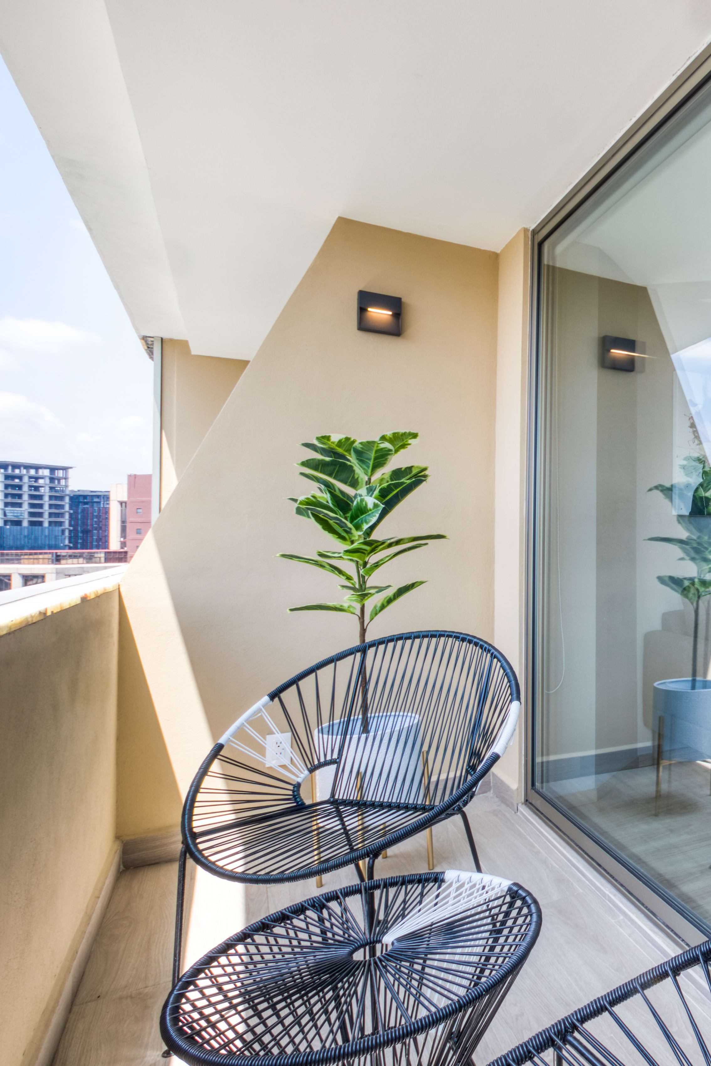 2 Rooftops+Fire Pit+Gym | Elegant Apt w/Balcony