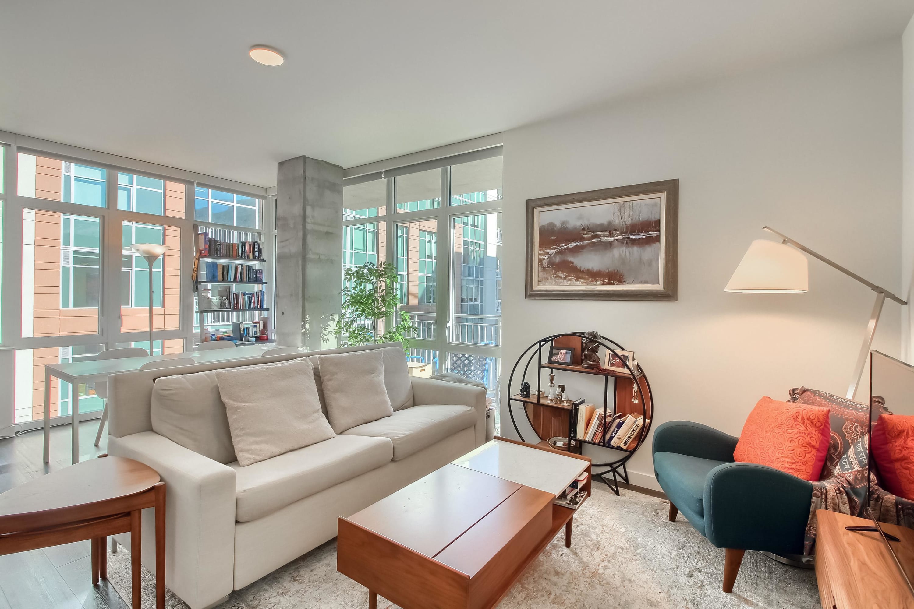 Stunning & Bright 2BR Apt w/Balcony in Denver