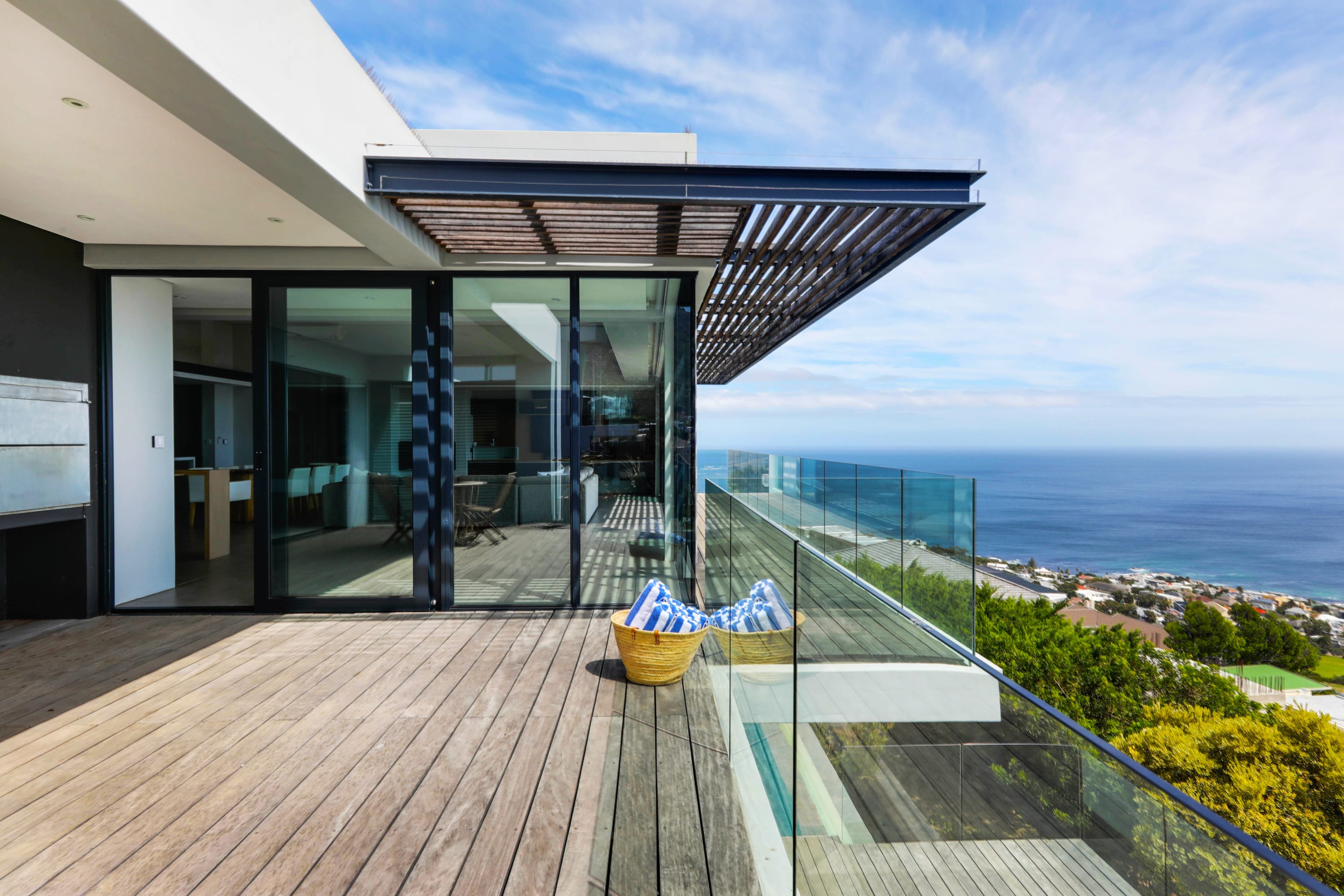 Luxurious Holiday Villa w Views Pool Jacuzzi Halo Villa