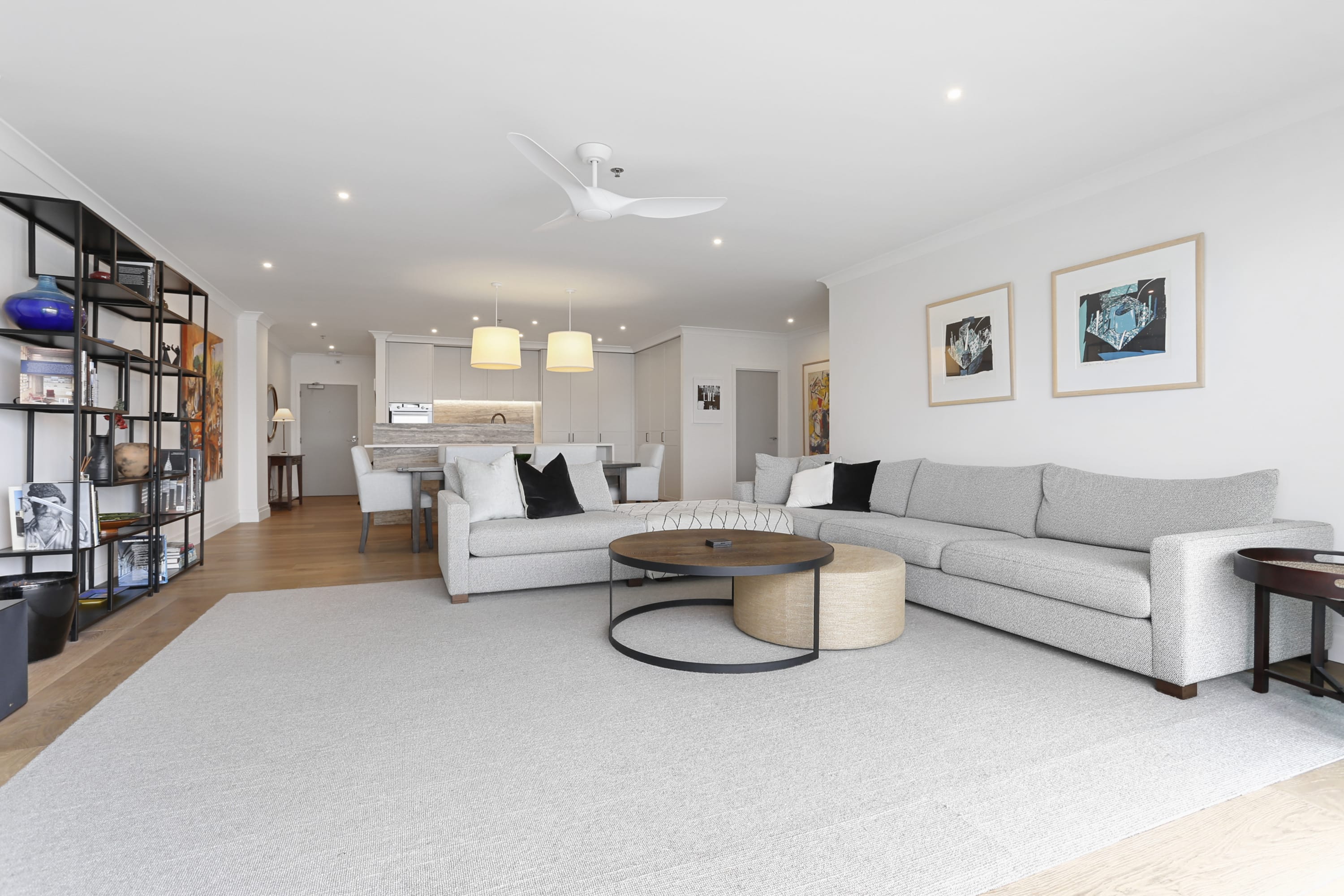 Light and spacious w incredible harbour views - Image 4